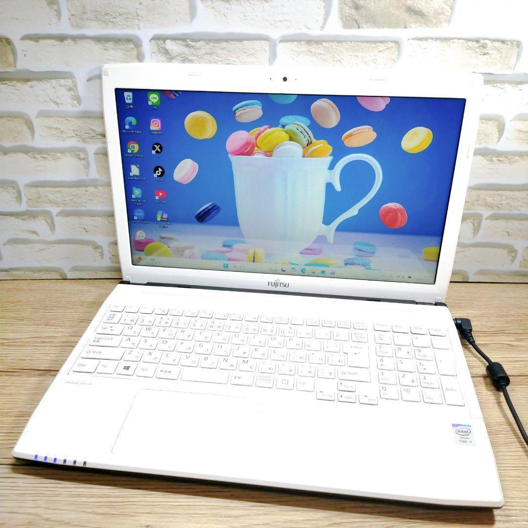 美品✨️動作良好❣️綺麗な白✨️富士通ノートパソコン✨️ブルーレイ！カメラ付き！