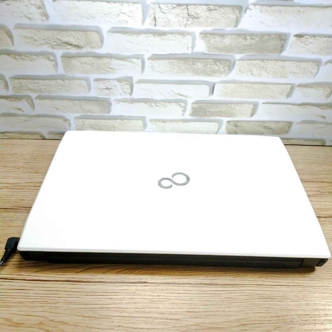 美品✨️動作良好❣️綺麗な白✨️富士通ノートパソコン✨️ブルーレイ！カメラ付き！