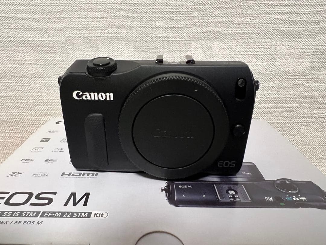 Canon製　EOS M ダブルレンズキット　ブラック