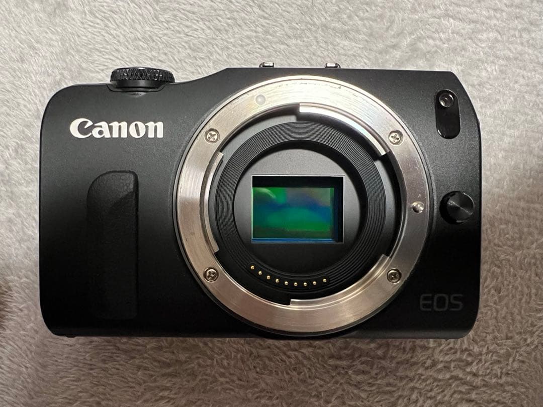 Canon製　EOS M ダブルレンズキット　ブラック