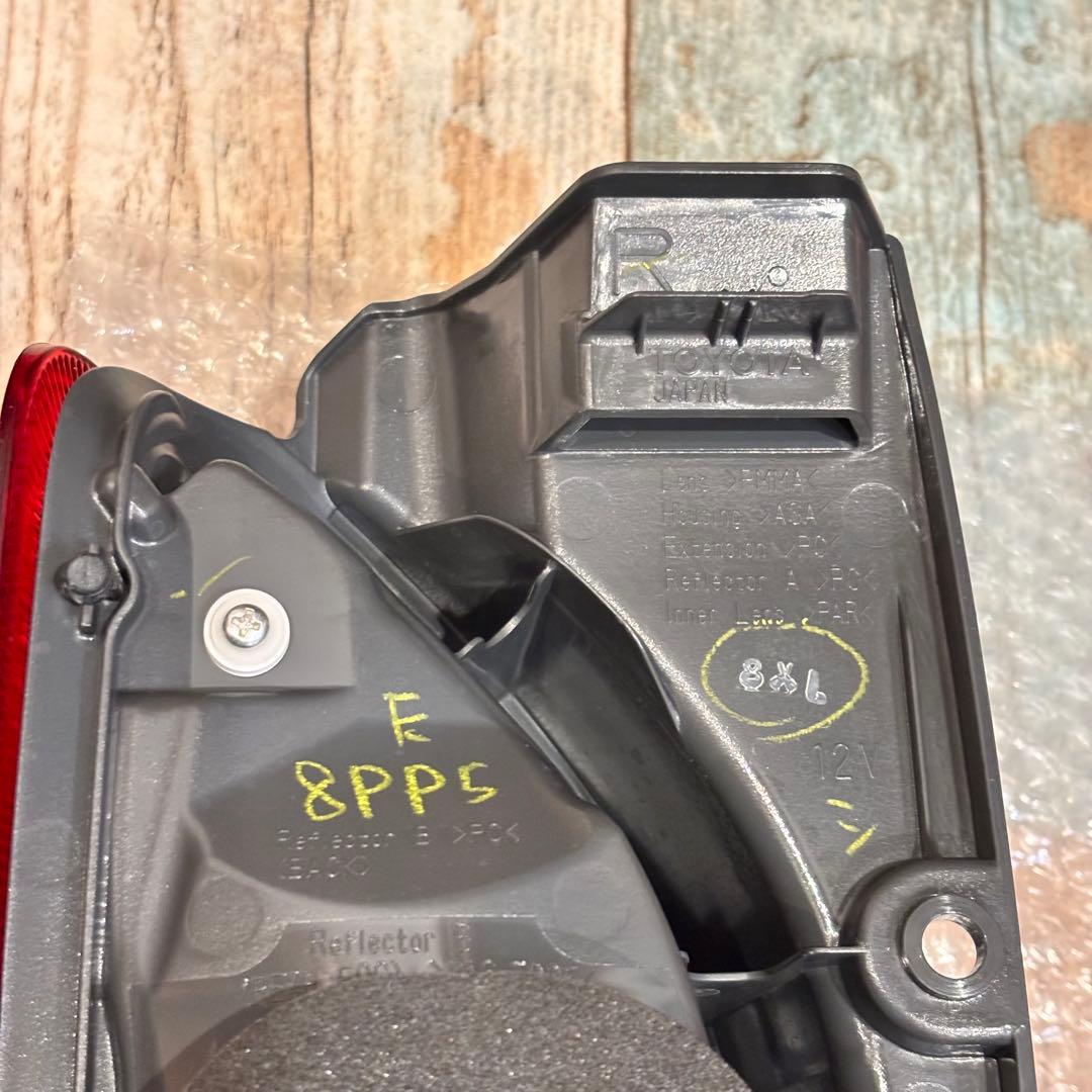 ⭐︎美品⭐︎ハイエース純正テールランプ　200系　新車外し