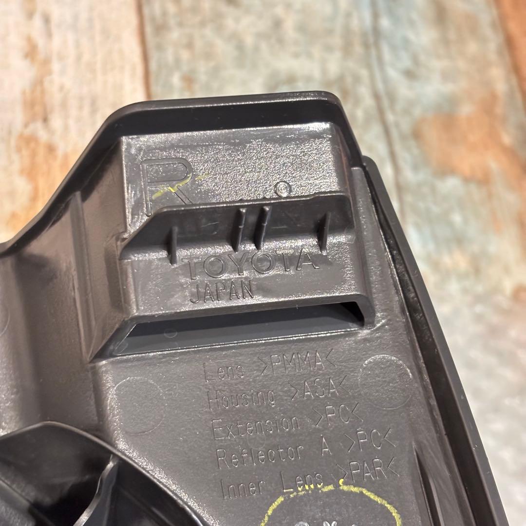 ⭐︎美品⭐︎ハイエース純正テールランプ　200系　新車外し