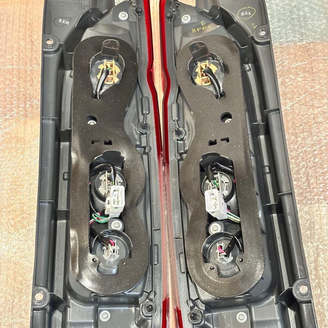 ⭐︎美品⭐︎ハイエース純正テールランプ　200系　新車外し