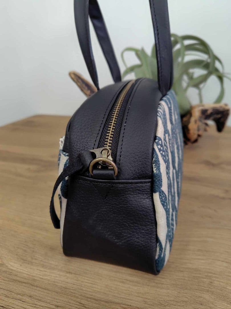 ミナペルホネン/pomppiaポンピアベージュ/ラウンドボストンブラック本革