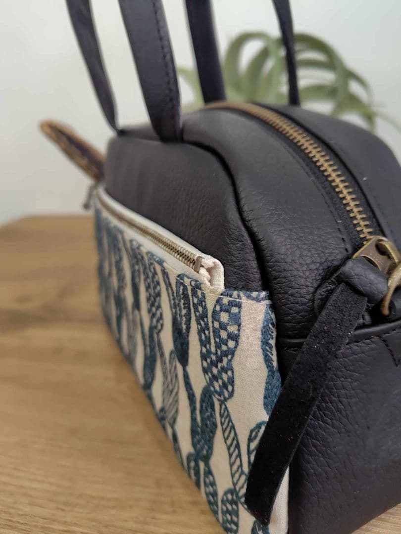 ミナペルホネン/pomppiaポンピアベージュ/ラウンドボストンブラック本革