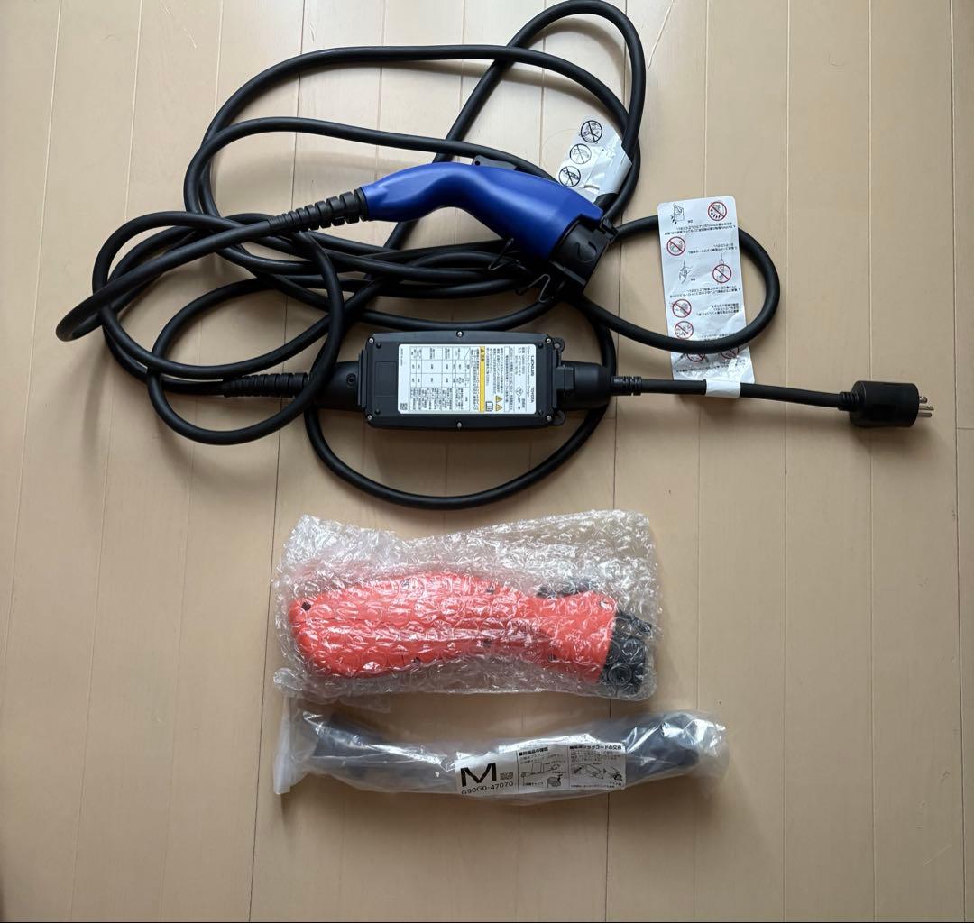 トヨタ純正プリウスPHV充電ケーブル