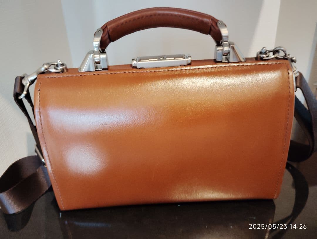 革製ダレスバッグ