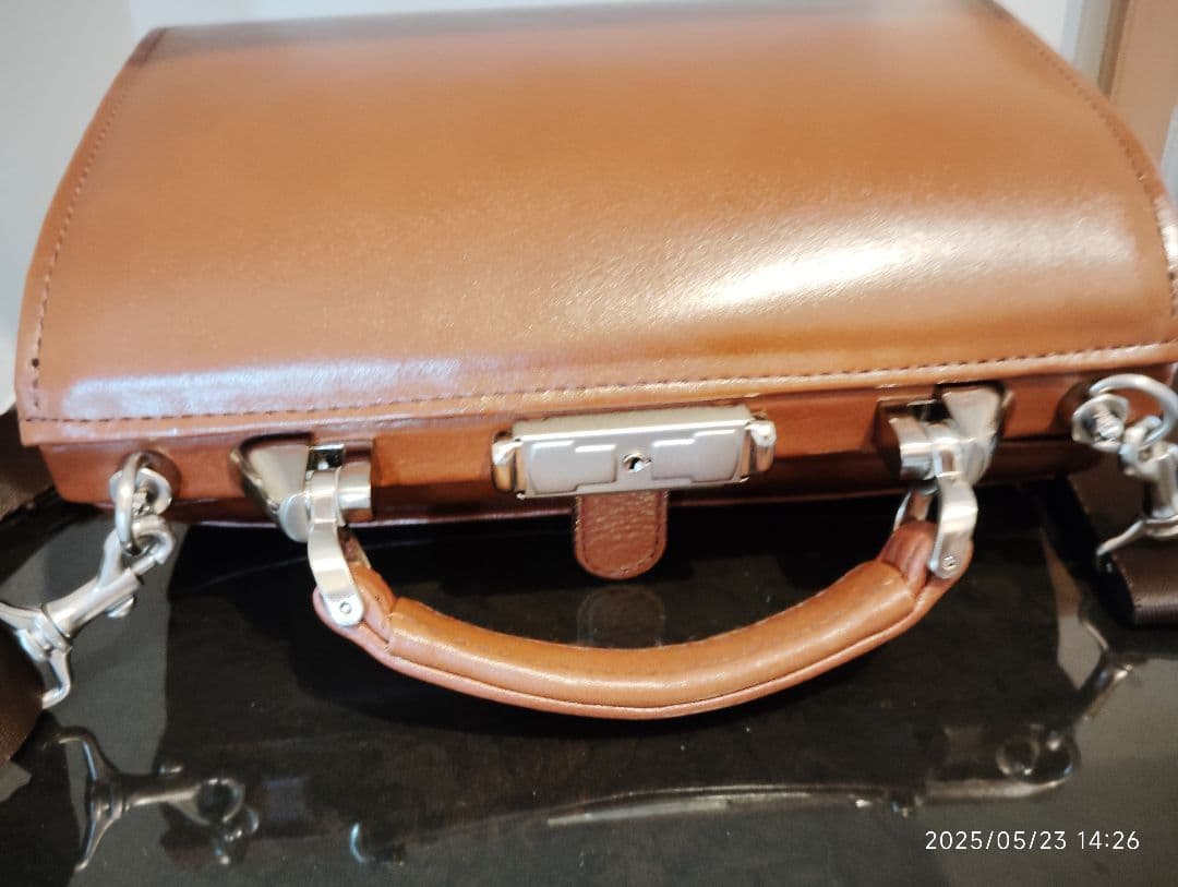 革製ダレスバッグ