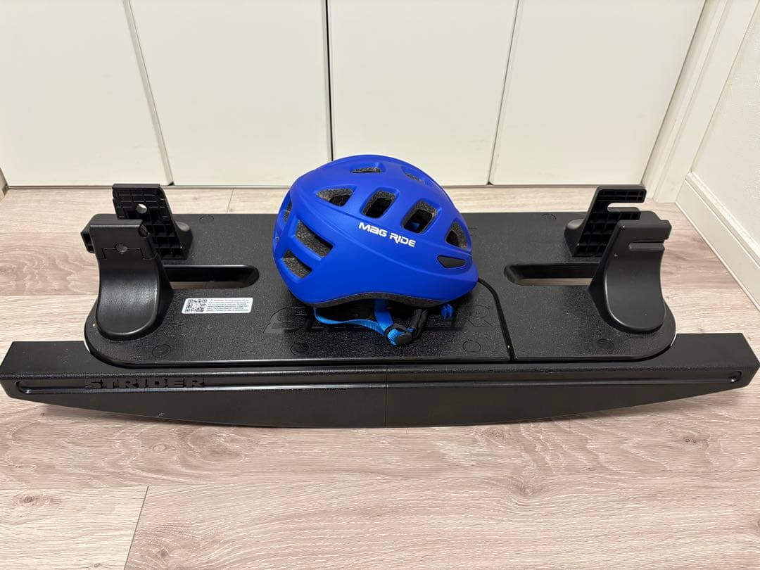【美品】STRIDERロッキングベース &Mag Ride 幼児ヘルメット