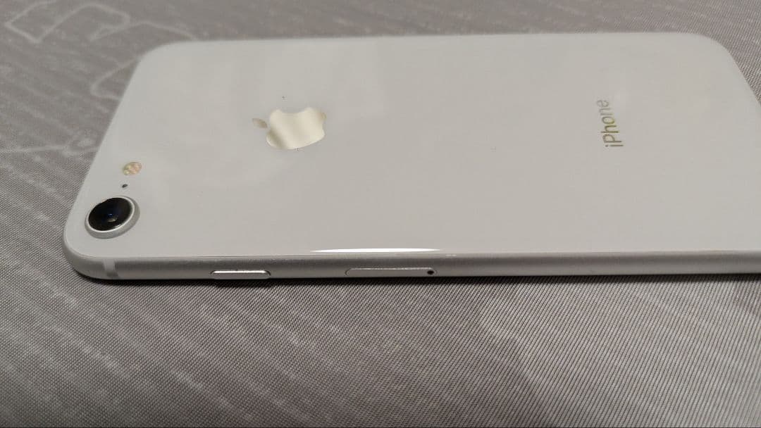 【美品】Apple iPhone 8 64GB シルバー SIMフリー