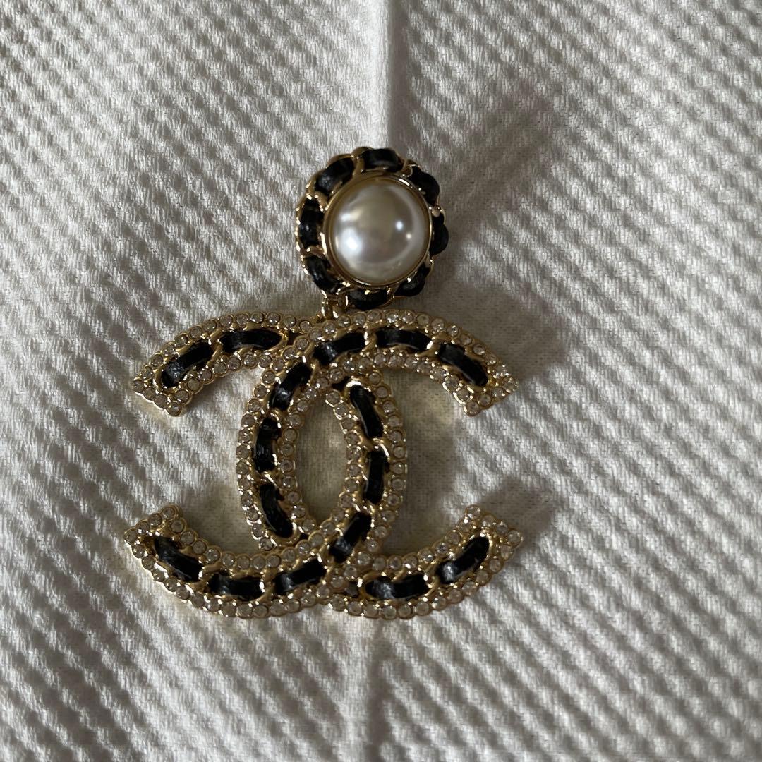 CHANEL ロゴピアス　片方用