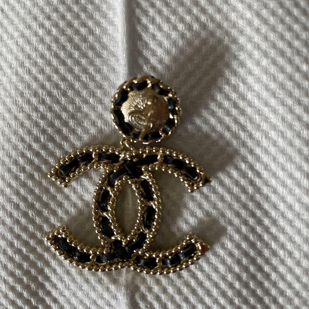 CHANEL ロゴピアス　片方用