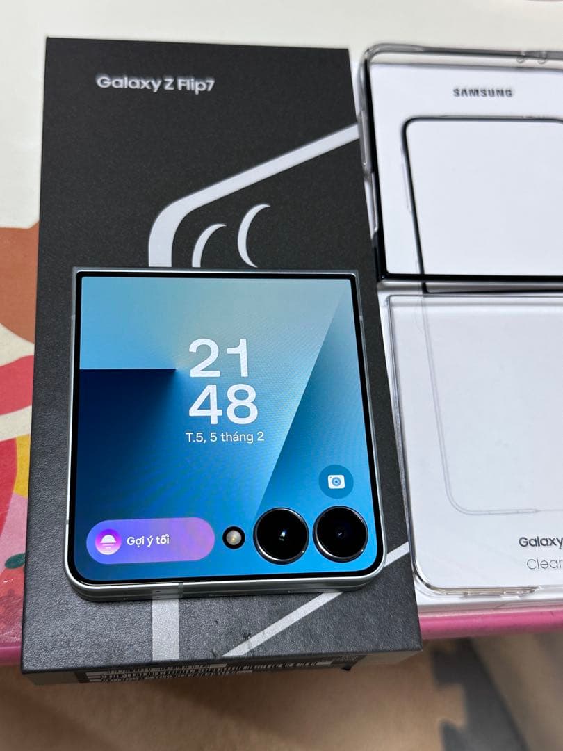 Samsung Galaxy Z Flip7 本体 ミントケース付き