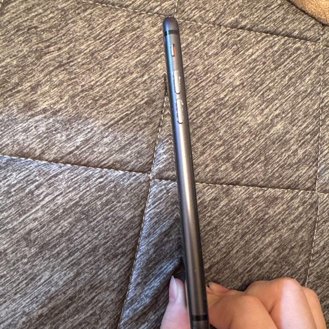 iPhone 8 ブラック