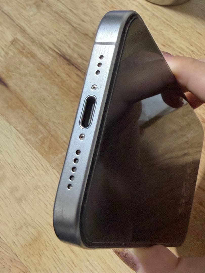 iPhone15 Pro ホワイトチタニウム128GB