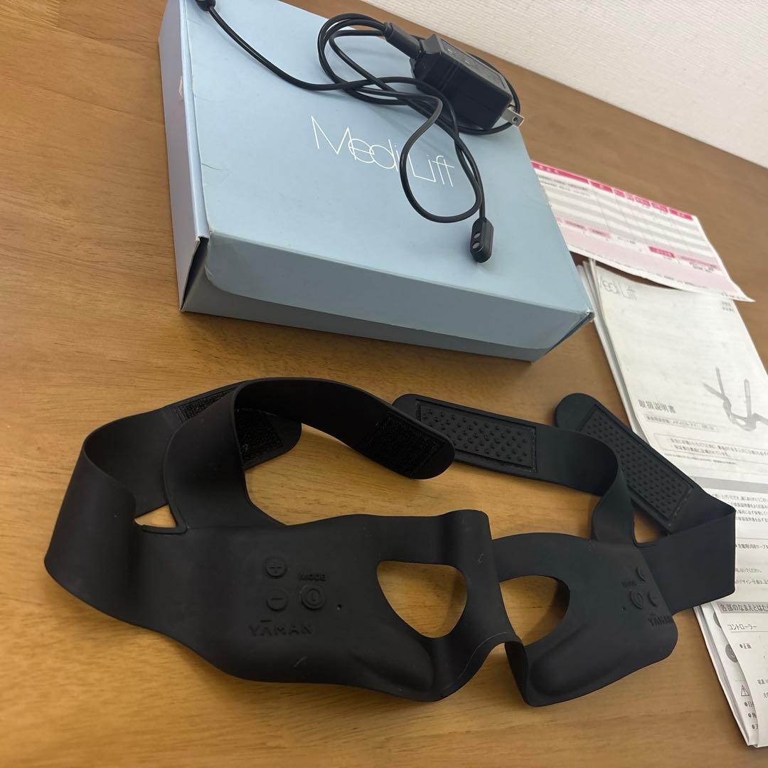 ヤーマン　メディリフトアイ　2021年12月購入　定価：30,800円（税込）