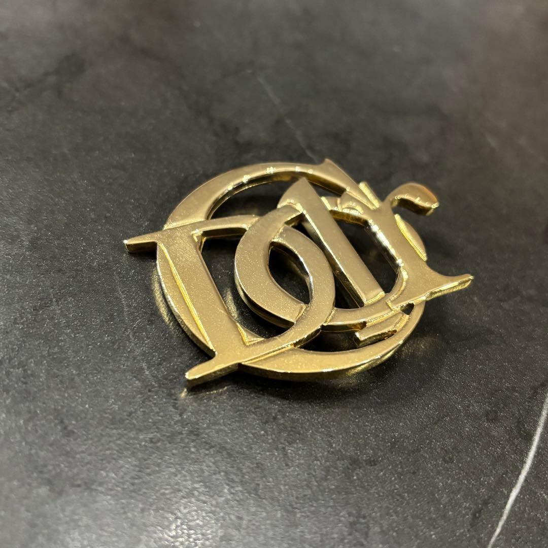 christian dior ブローチ　ゴールド　ロゴ