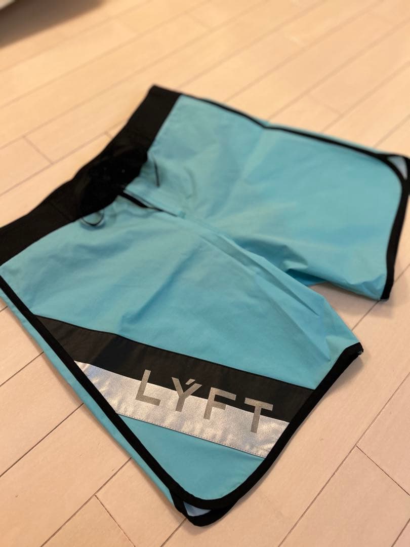 【公式完売品】LYFT （Mサイズ）ボードショーツ　ステージショーツ