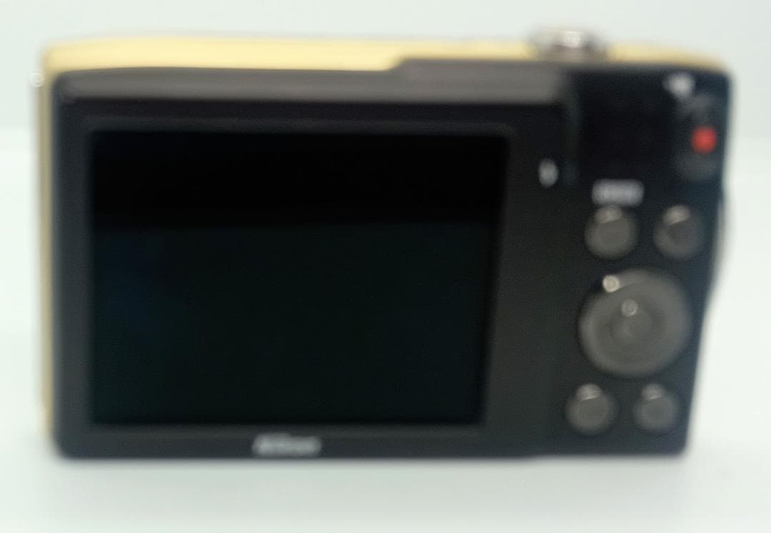 デジタルカメラ Nikon COOLPIX S3300 6X Zoom 16.0 MP Gold