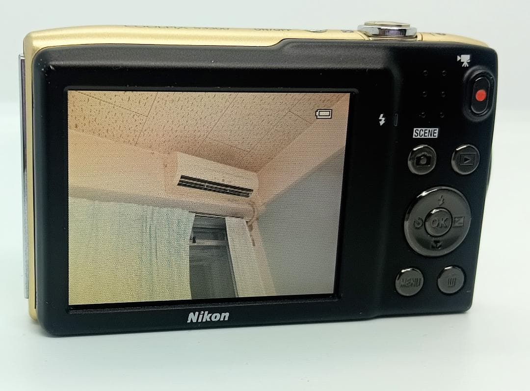デジタルカメラ Nikon COOLPIX S3300 6X Zoom 16.0 MP Gold