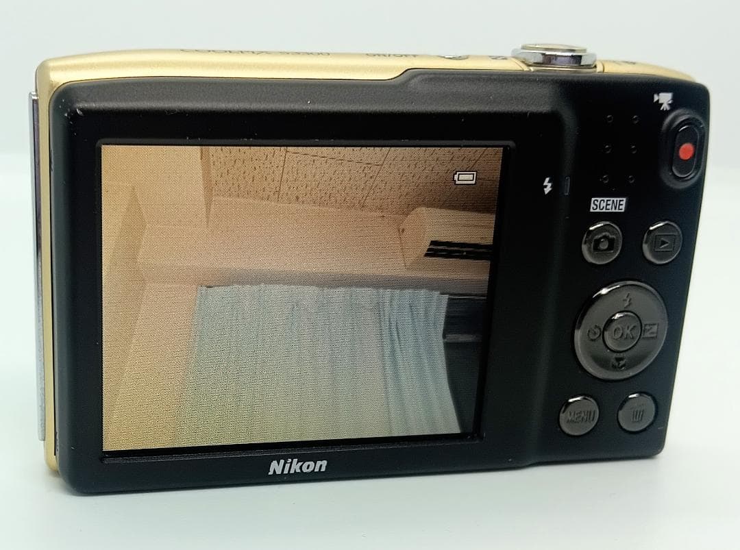 デジタルカメラ Nikon COOLPIX S3300 6X Zoom 16.0 MP Gold