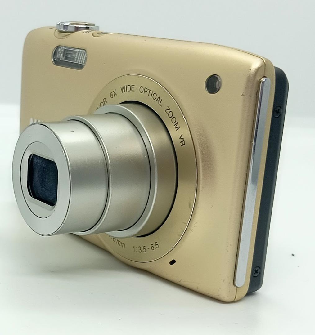 デジタルカメラ Nikon COOLPIX S3300 6X Zoom 16.0 MP Gold