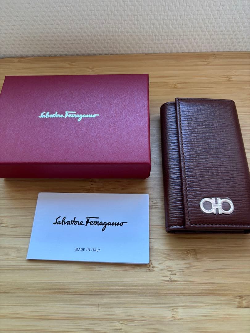 未使用　フェラガモ　キーケース　メンズ　レディース