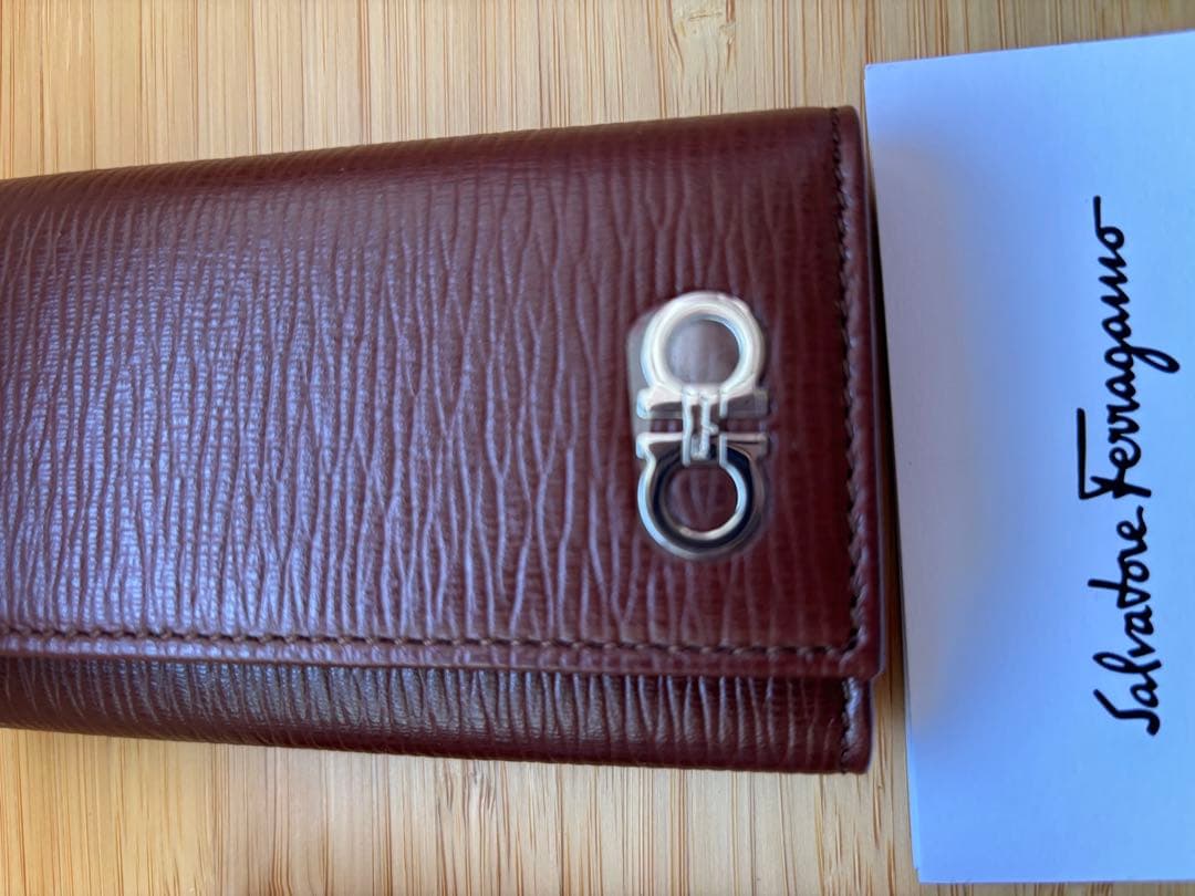 未使用　フェラガモ　キーケース　メンズ　レディース
