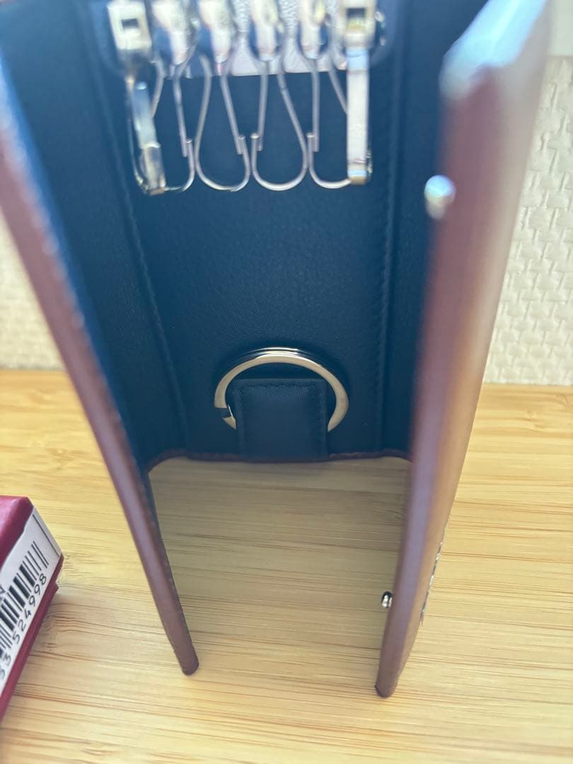 未使用　フェラガモ　キーケース　メンズ　レディース