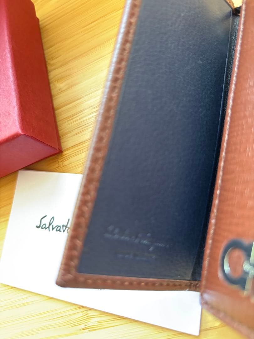 未使用　フェラガモ　キーケース　メンズ　レディース