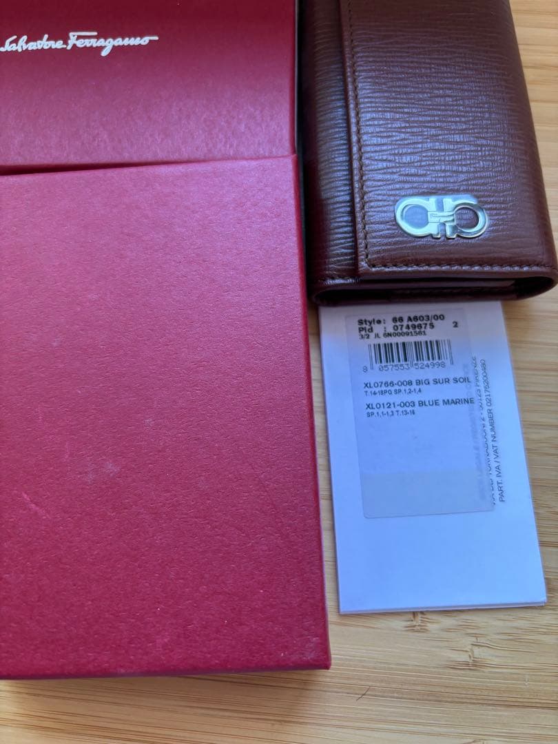 未使用　フェラガモ　キーケース　メンズ　レディース
