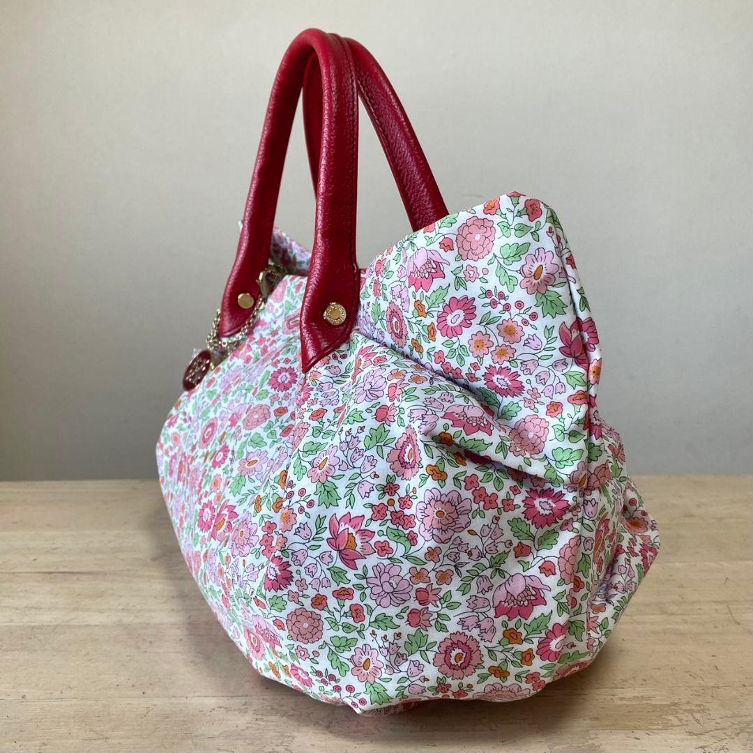 新品未使用　russet リバティ　花柄ミニトートバッグ　チャーム付き