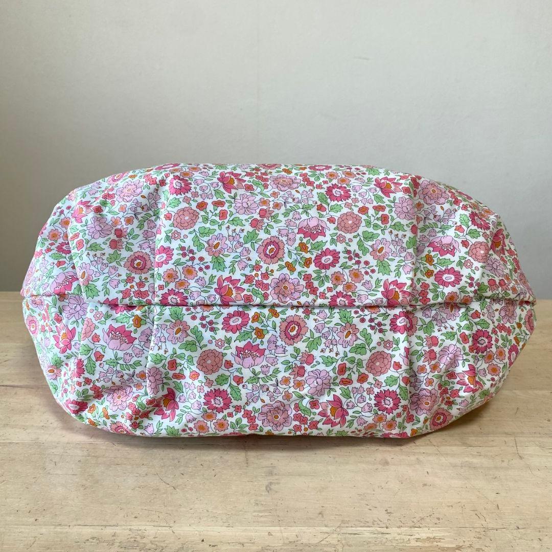 新品未使用　russet リバティ　花柄ミニトートバッグ　チャーム付き