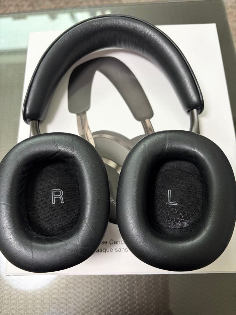 Bowers & Wilkins Px8 ワイヤレスヘッドホン　ブラック