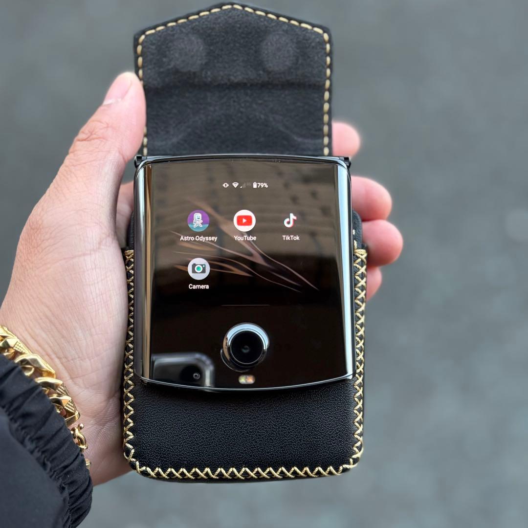 美品・Motorola Razr 2019 初代 折りたたみスマホ