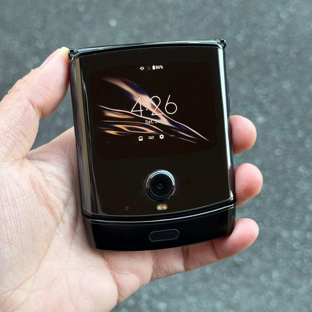 美品・Motorola Razr 2019 初代 折りたたみスマホ