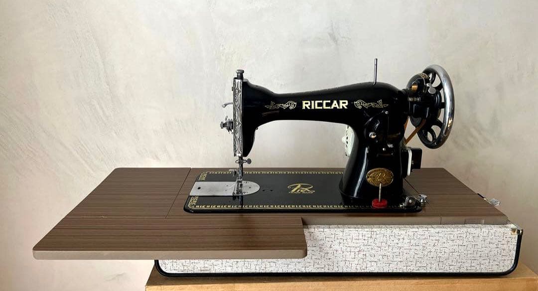 【希少】電動化アンティークミシン RICCAR　ケース入り【動作確認済み】
