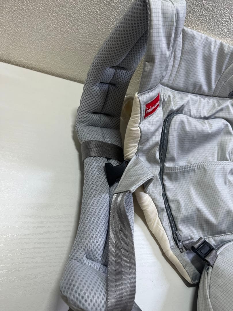 美品　ポグネー　ミキハウス　コラボ　ベビーキャリア　抱っこ紐