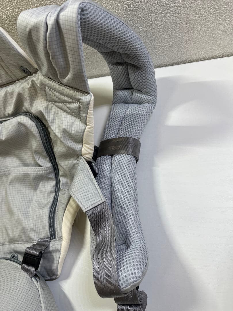 美品　ポグネー　ミキハウス　コラボ　ベビーキャリア　抱っこ紐