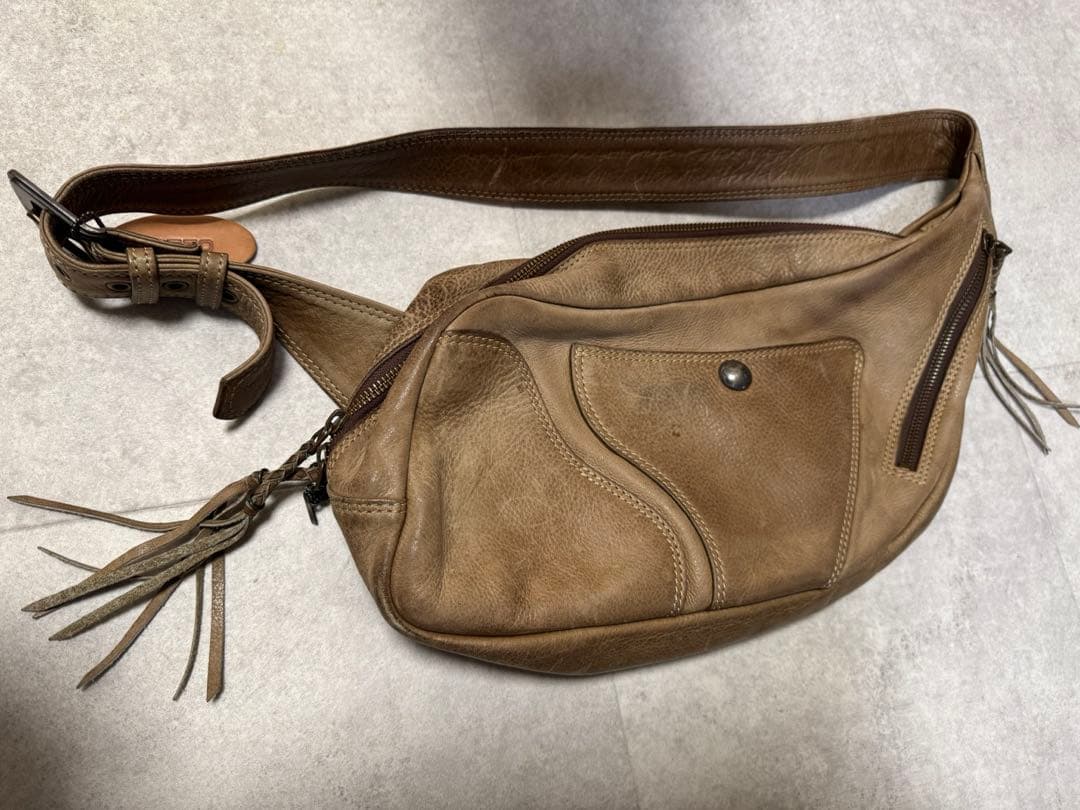 KETO ストマックショルダーバッグ ボディバッグ ベージュ