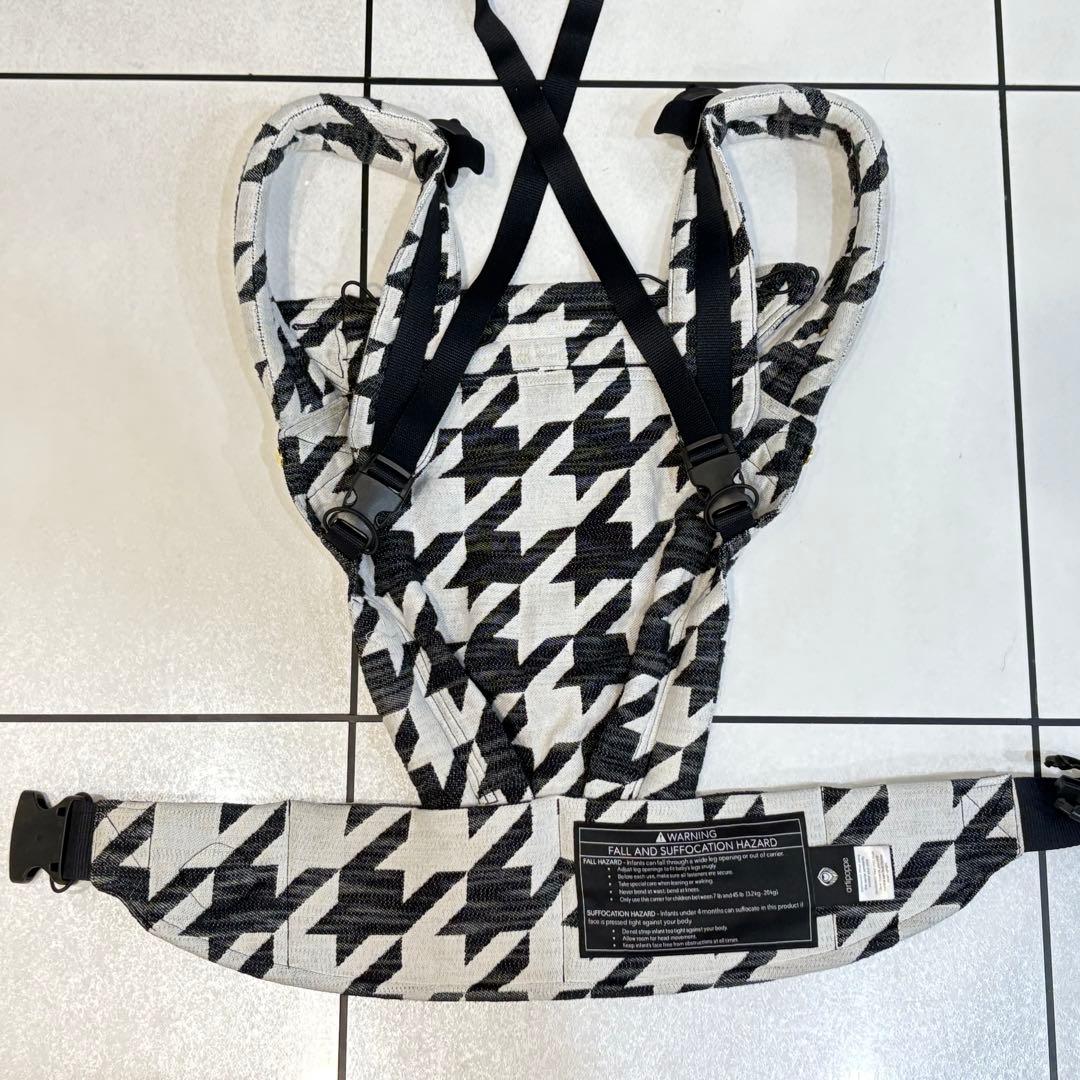 アーティポッペ　抱っこ紐　ザイガイスト　ツイードBW コットン