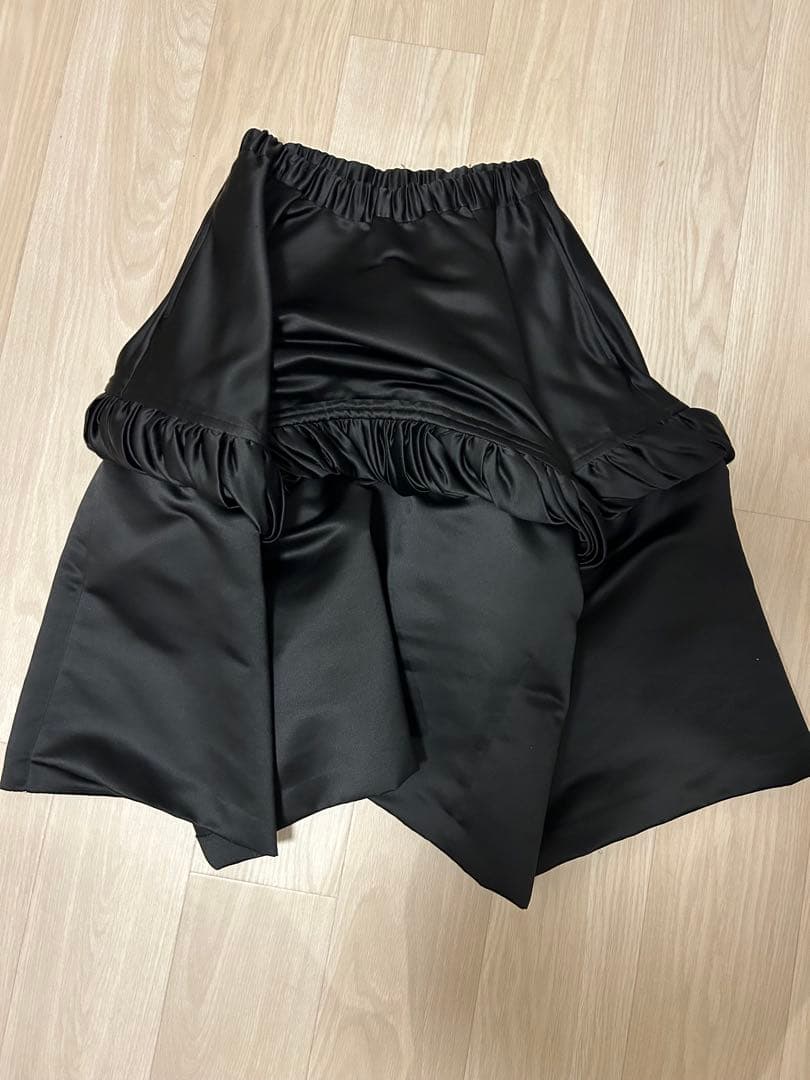 25ss コムコム　エステルサテンスカート