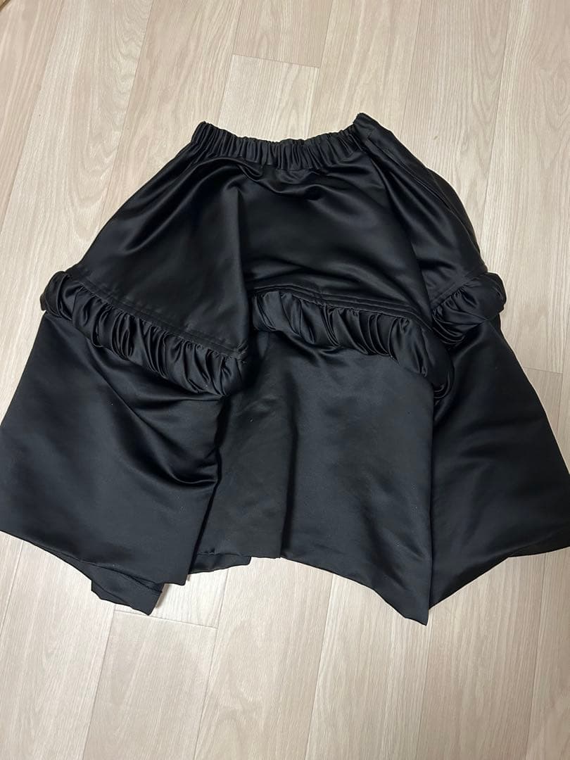 25ss コムコム　エステルサテンスカート