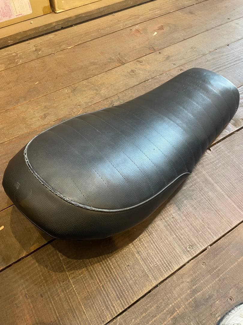 カワサキ250TR ナイトロヘッズ　ヘブンス　タックロールシート