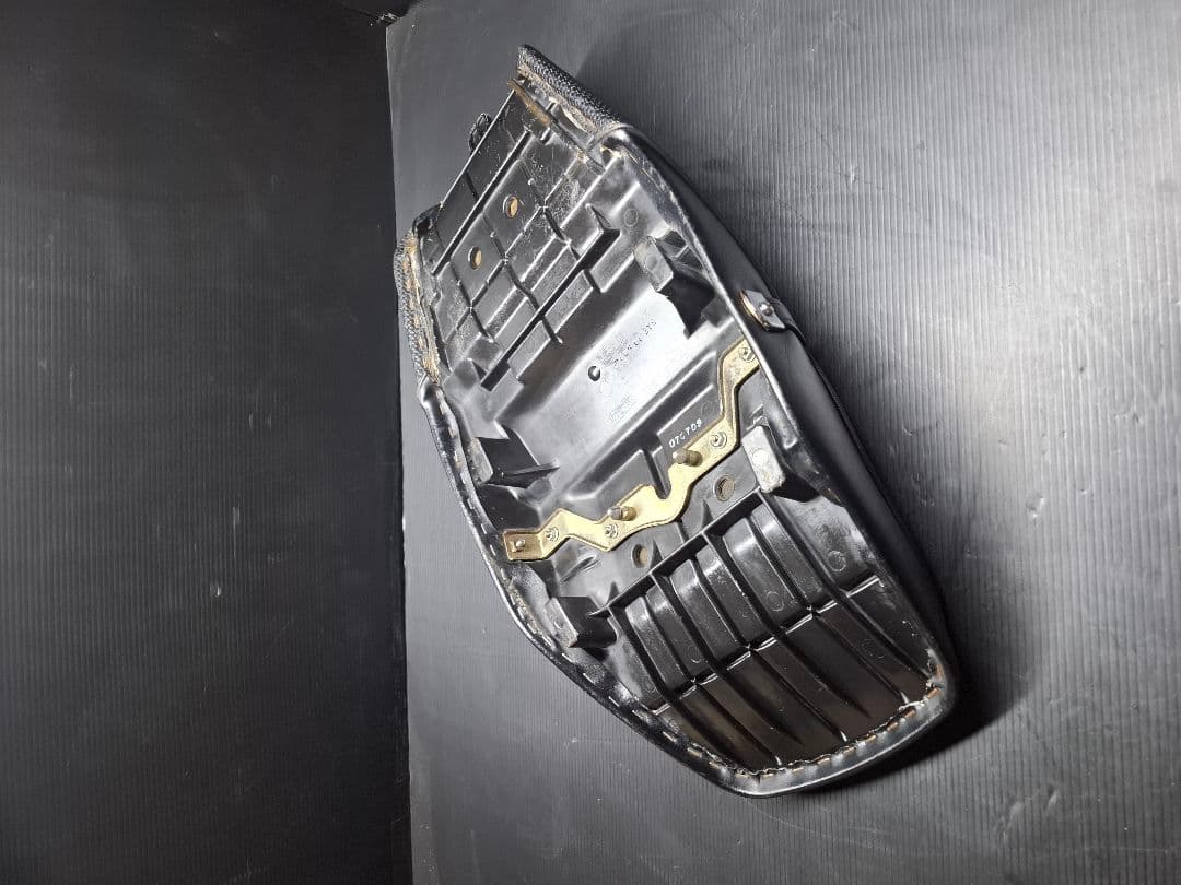 1994年式　ZRX400純正シート