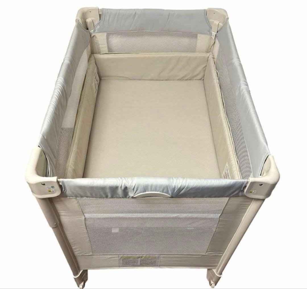 アップリカ　折り畳みベビーベッド ココネルエアー ミルクホワイト