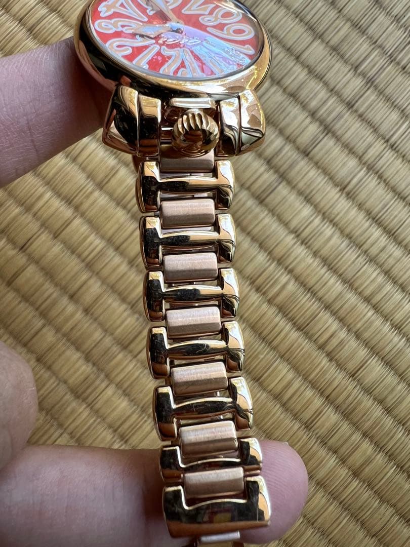 Gaga Milano ユニークデザイン 赤いダイヤル 時計