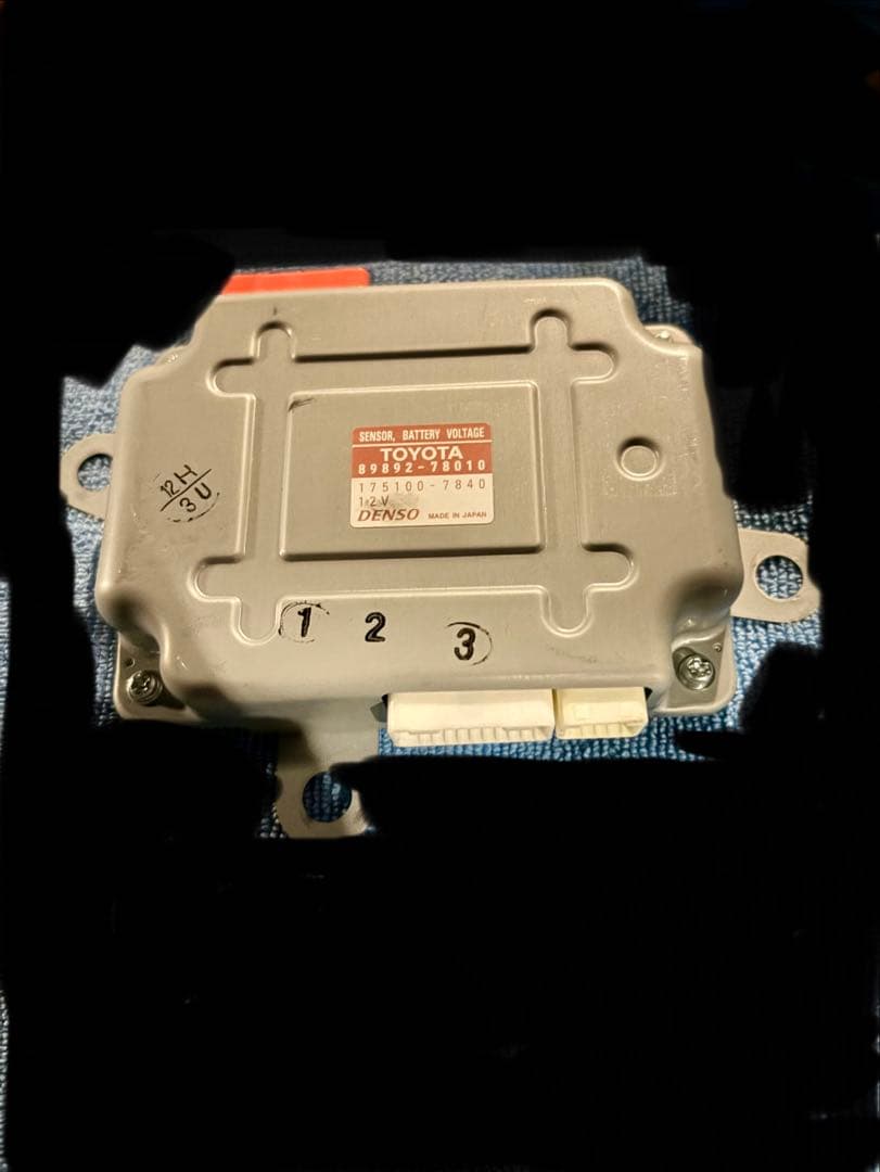 トヨタ純正ボルテージセンサー