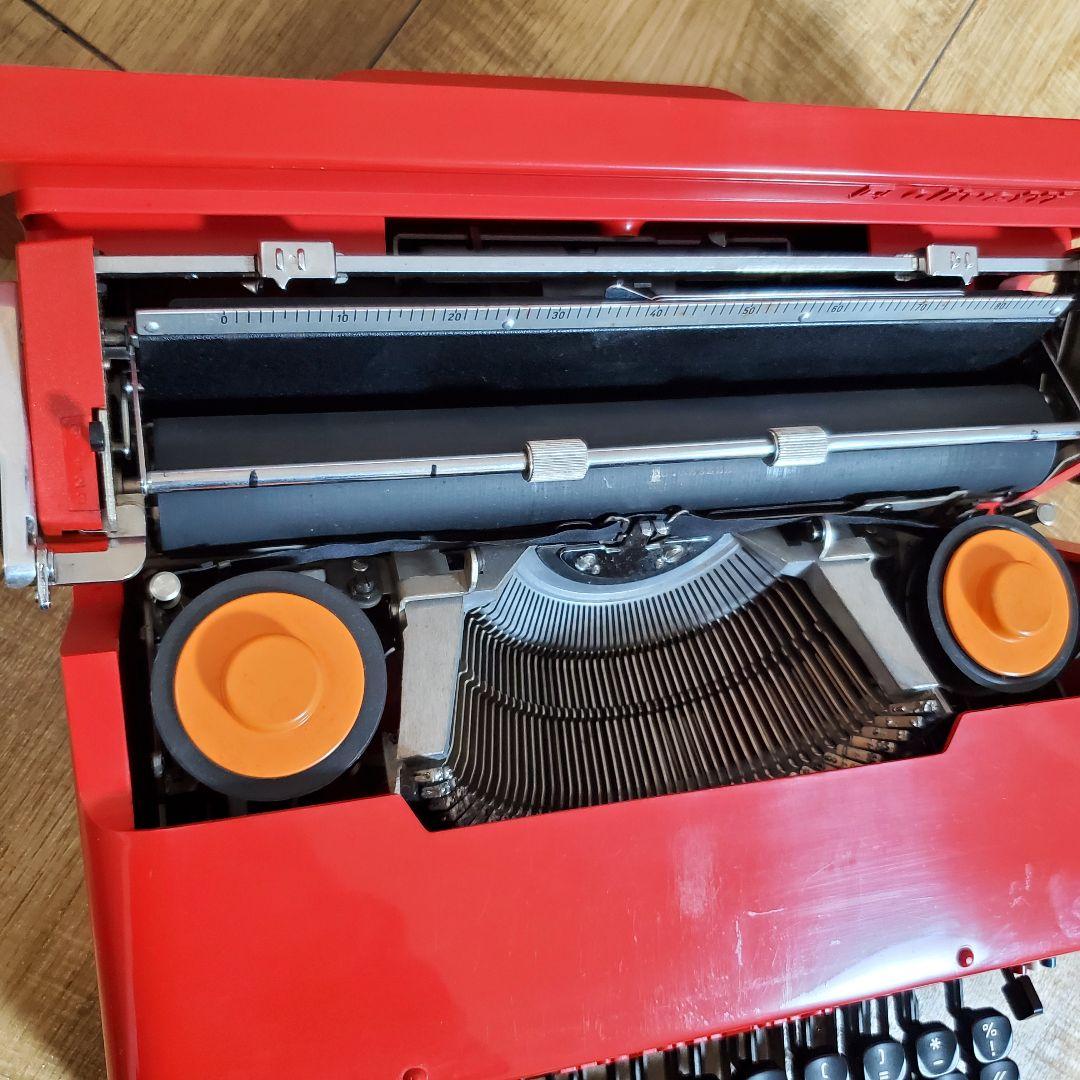 レトロ　Olivetti Valentine タイプライター ケース、説明書付き