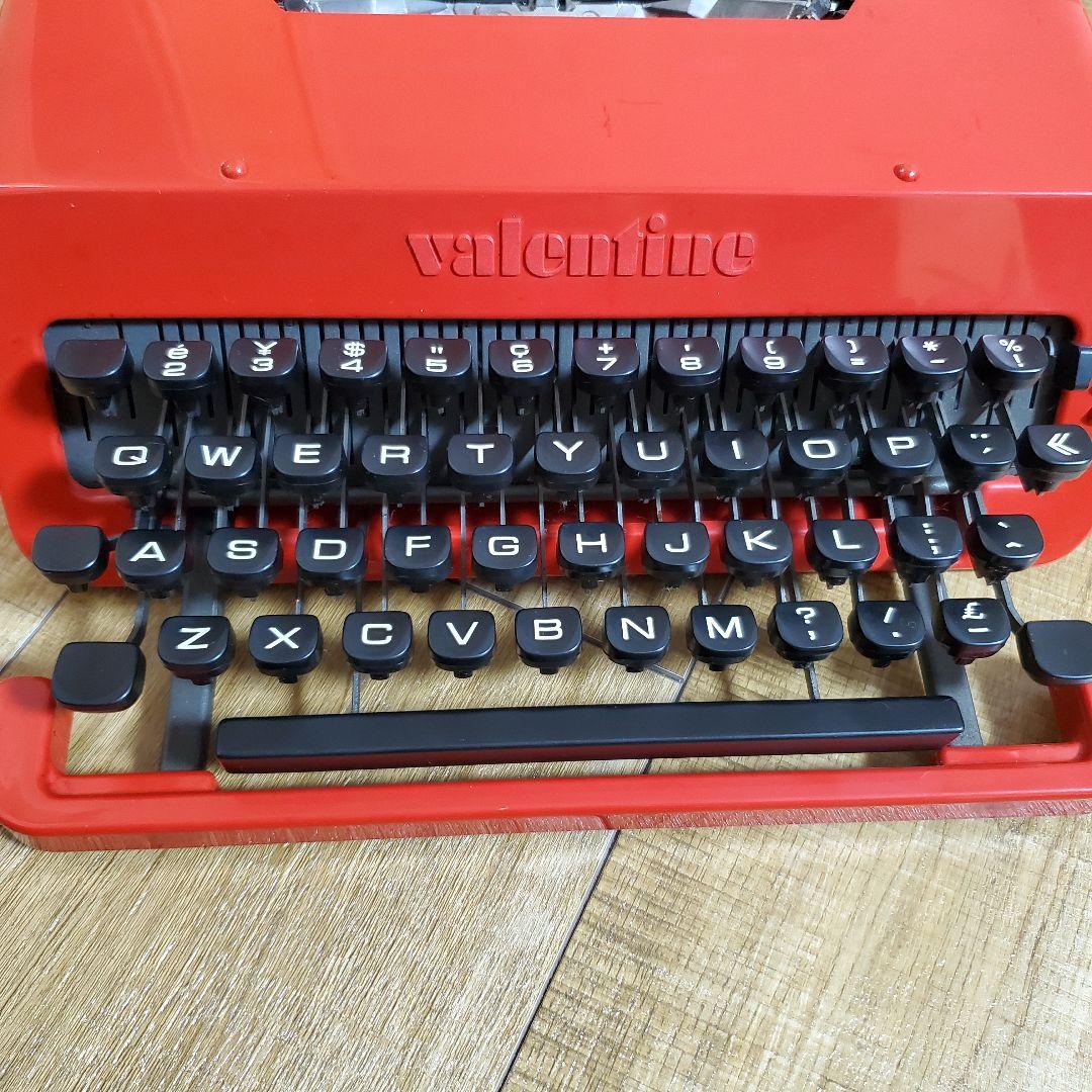 レトロ　Olivetti Valentine タイプライター ケース、説明書付き